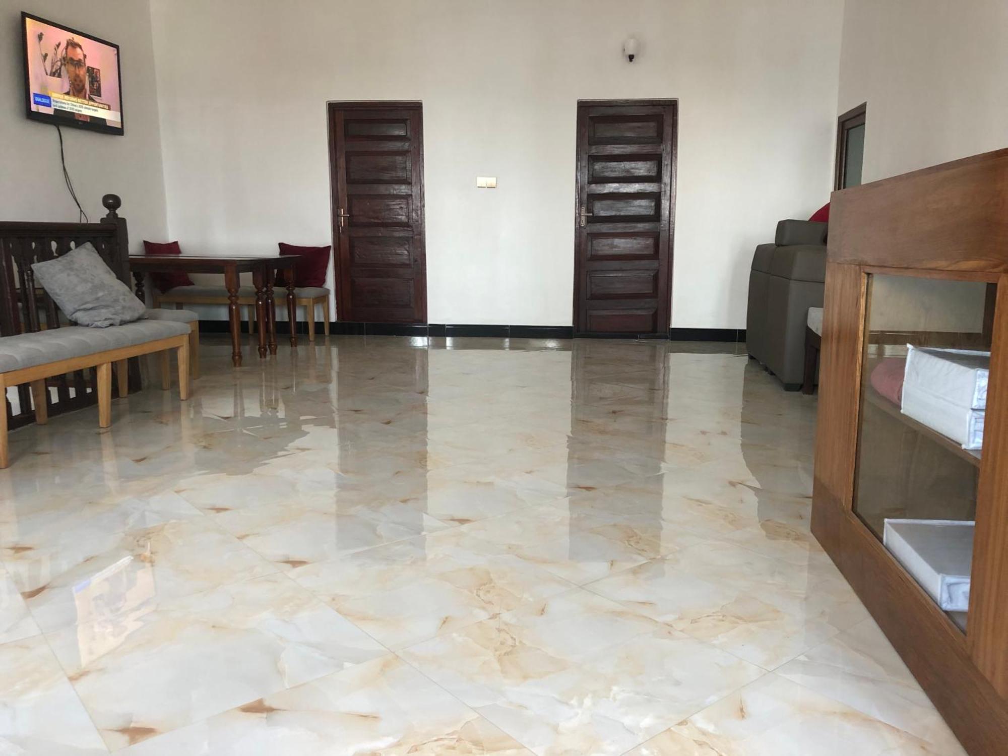 Vuga Hostel *